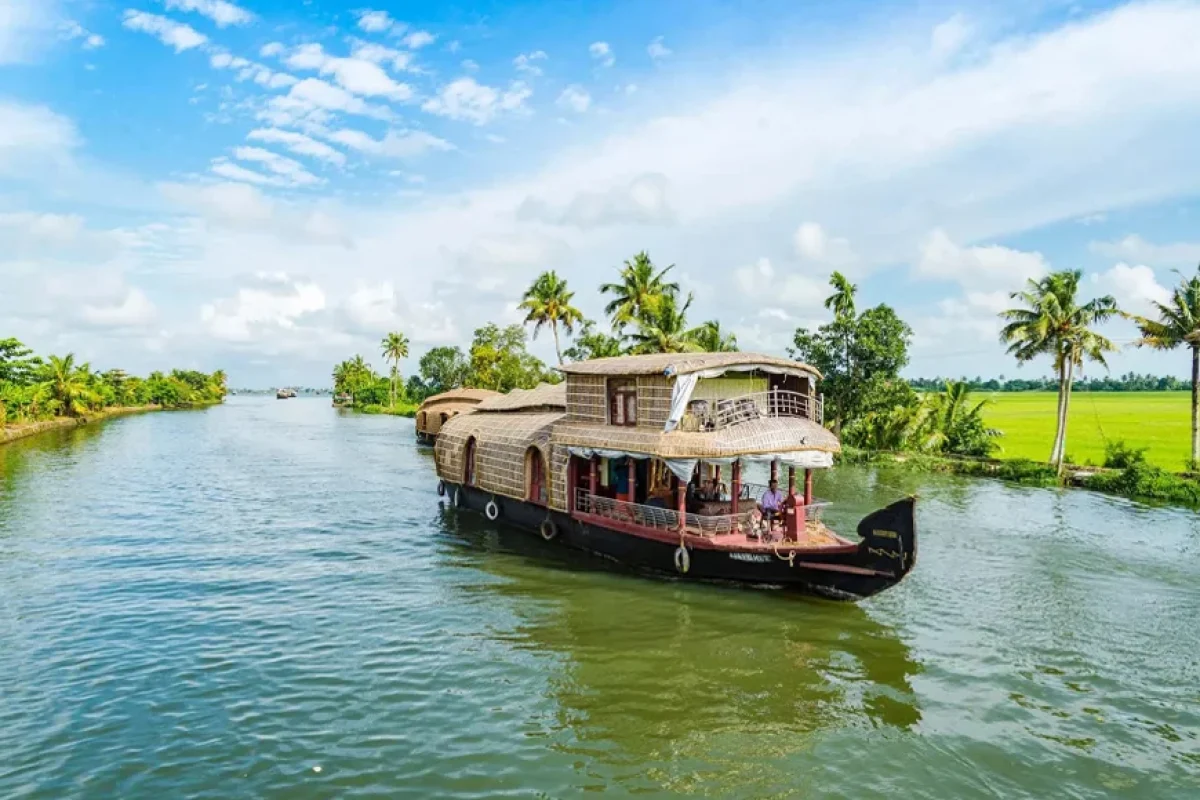 Musafircab Kerala Holiday Packages – A Journey Through Nature & Culture
